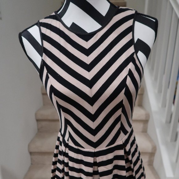 Striped Sleeveless Dress - Picture 2 of 7